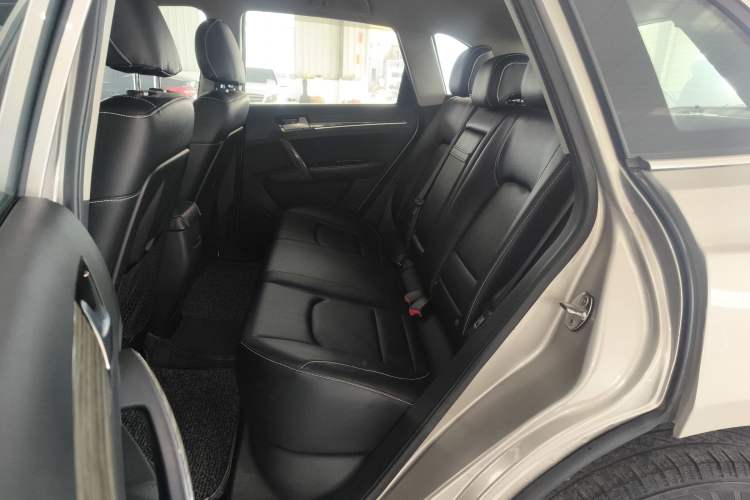 Used Zotye T600 2015 1.5T Manual Luxury Model Interior 4