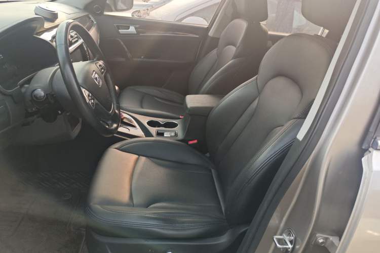 Used Zotye T600 2015 2.0T DCT Prestige Edition Left Front Seat