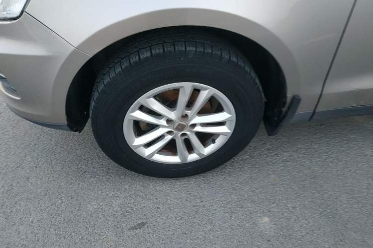 Used Zotye T600 2015 1.5T Manual Elite Model Left Front Wheel Hub