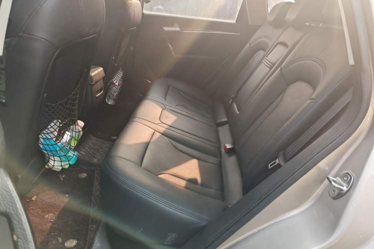Used Zotye T600 2015 2.0T DCT Prestige Edition Left Rear Seat