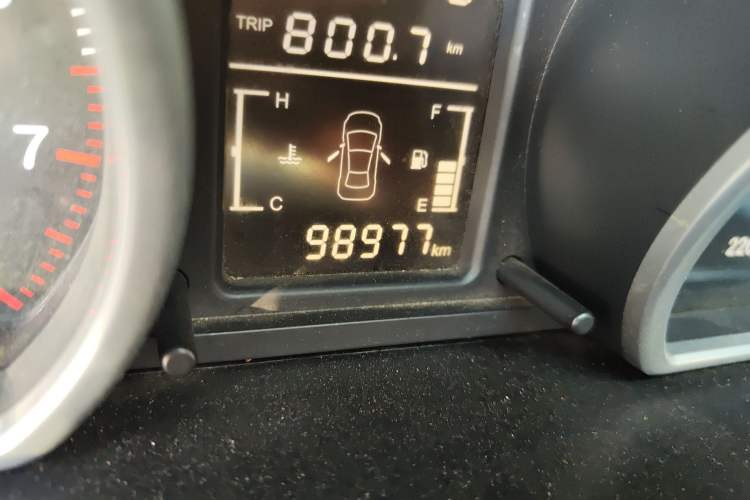 Used Zotye T600 2015 1.5T Manual Luxury Model Odometer Close Up