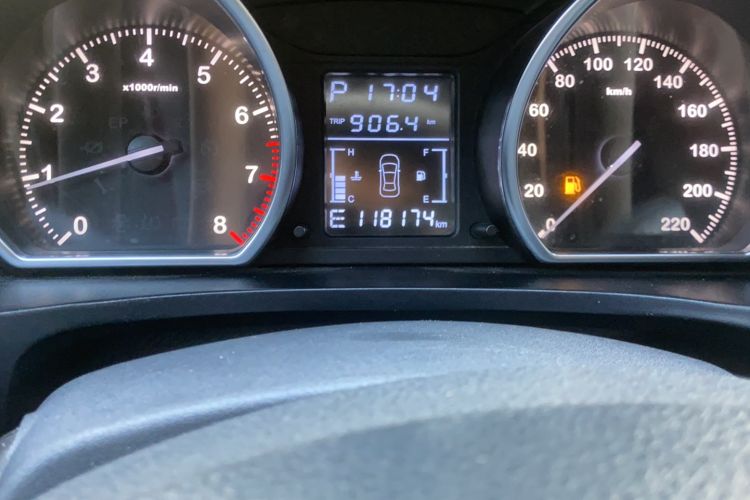 Used Zotye T600 2015 2.0T DCT Prestige Edition Odometer Close Up