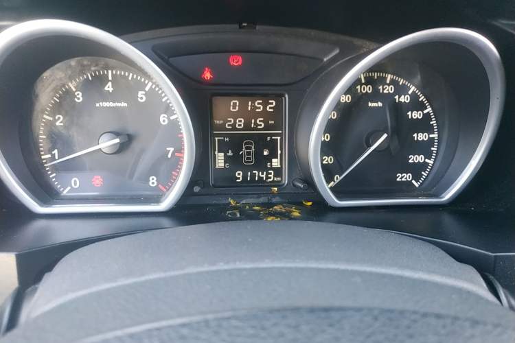Used Zotye T600 2015 1.5T Manual Luxury Model Odometer Close Up