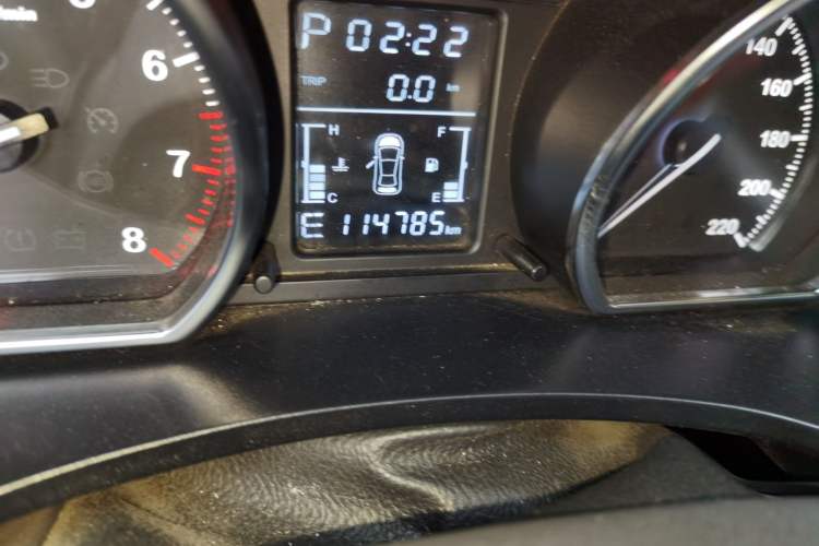 Used Zotye T600 2015 2.0T DCT Luxury Version Odometer Close Up
