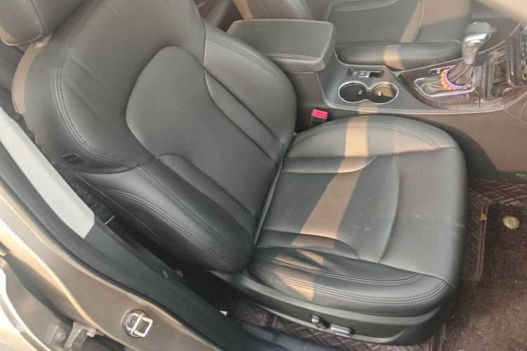 Used Zotye T600 2015 2.0T DCT Prestige Edition Right Front Seat
