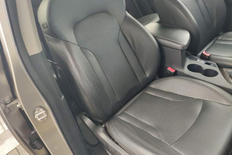 Used Zotye T600 2015 1.5T Manual Flagship Model Right Front Seat