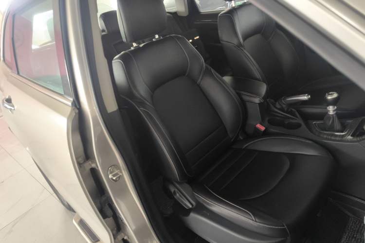 Used Zotye T600 2015 1.5T Manual Luxury Model Right Front Seat