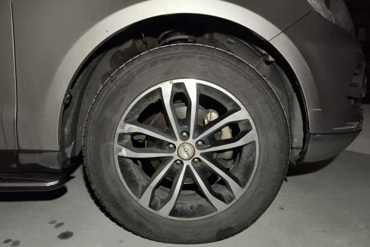 Used Zotye T600 2015 Family Edition 2.0T Manual Elite Version Right Front Wheel Hub