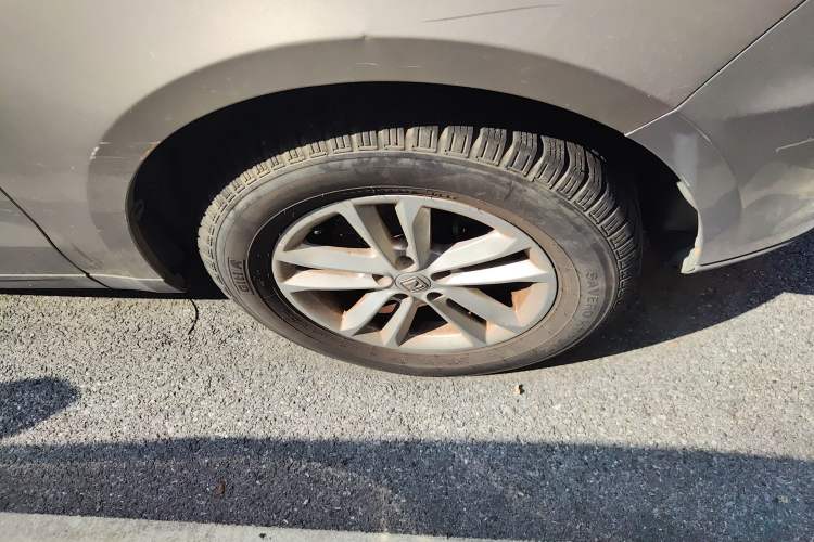 Used Zotye T600 2015 1.5T Manual Luxury Model Right Front Wheel Hub