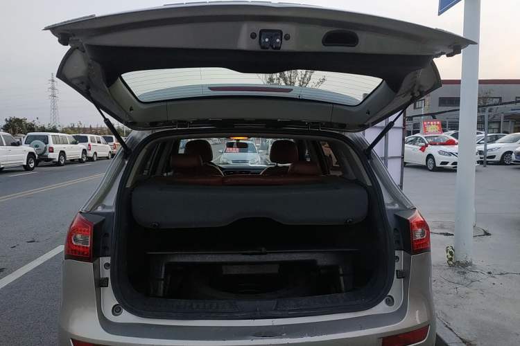 Used Zotye T600 2015 1.5T Manual Elite Model Trunk