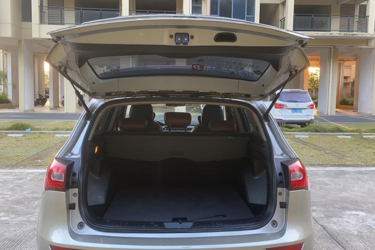 Used Zotye T600 2015 2.0T DCT Prestige Edition Trunk