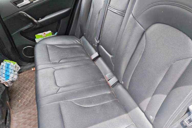 Used Zotye T600 2015 2.0T DCT Prestige Edition Left Rear Seat