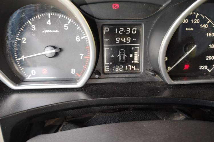 Used Zotye T600 2015 2.0T DCT Prestige Edition Odometer Close Up