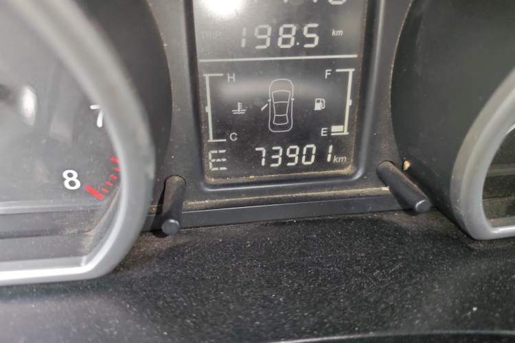 Used Zotye T600 2015 2.0T DCT Prestige Edition Odometer Close Up