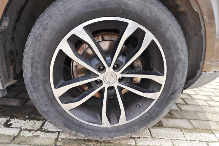 Used Zotye T600 2015 2.0T DCT Prestige Edition Right Front Wheel Hub