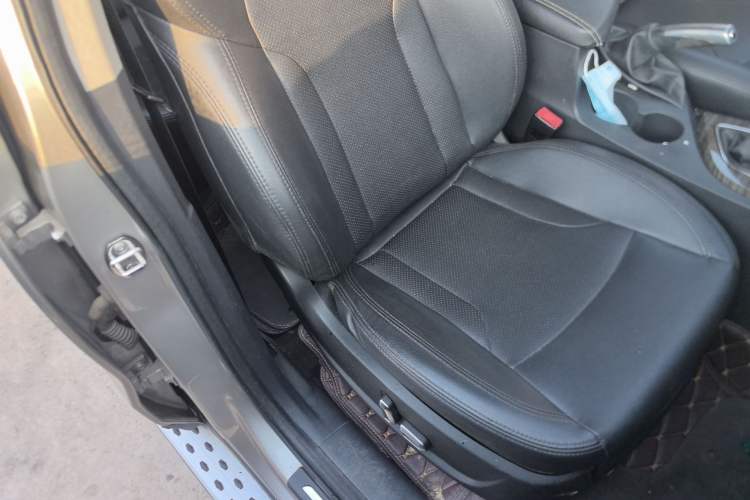 Used Zotye T600 2015 1.5T Manual Luxury Model Right Front Seat