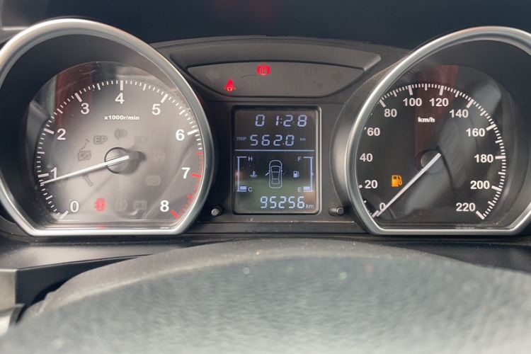Used Zotye T600 2015 Family Edition 2.0T Manual Elite Version Odometer Close Up