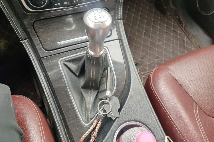 Used Zotye T600 2015 Family Edition 2.0T Manual Luxury Version Gear Lever