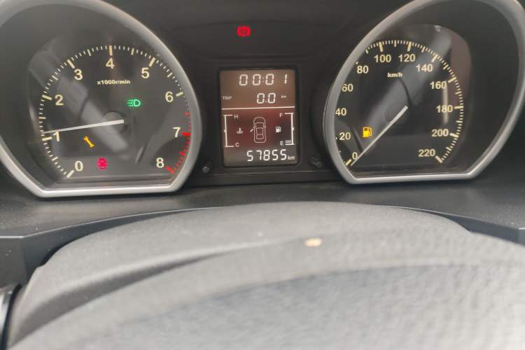 Used Zotye T600 2015 Family Edition 2.0T Manual Luxury Version Odometer Close Up