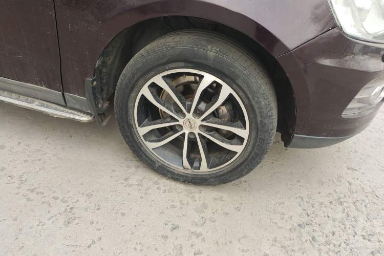 Used Zotye T600 2015 Family Edition 2.0T Manual Luxury Version Right Front Wheel Hub