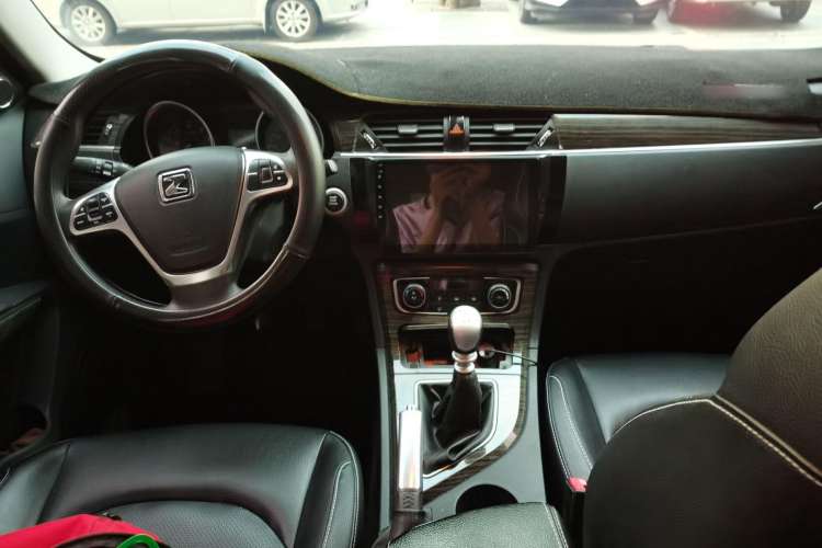 Used Zotye T600 2015 1.5T Manual Luxury Model Center Console