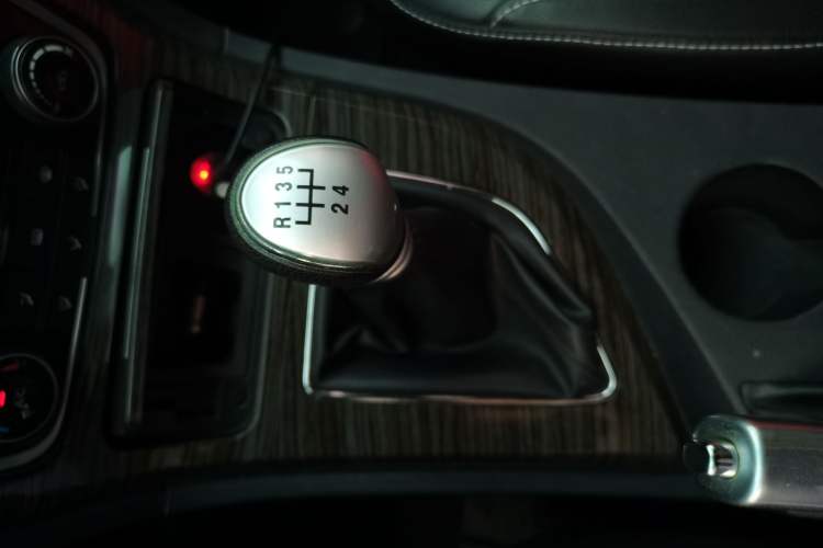 Used Zotye T600 2015 1.5T Manual Luxury Model Gear Lever