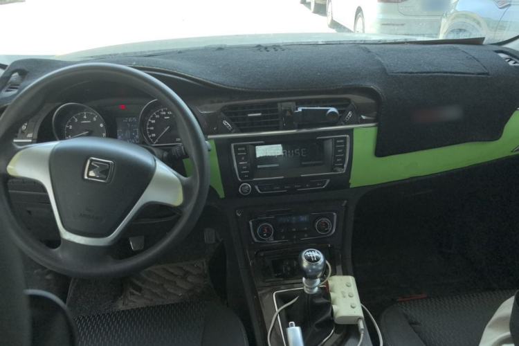 Used Zotye T600 2015 1.5T Manual Elite Model Center Console