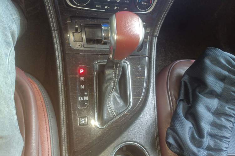 Used Zotye T600 2015 2.0T DCT Prestige Edition Gear Lever