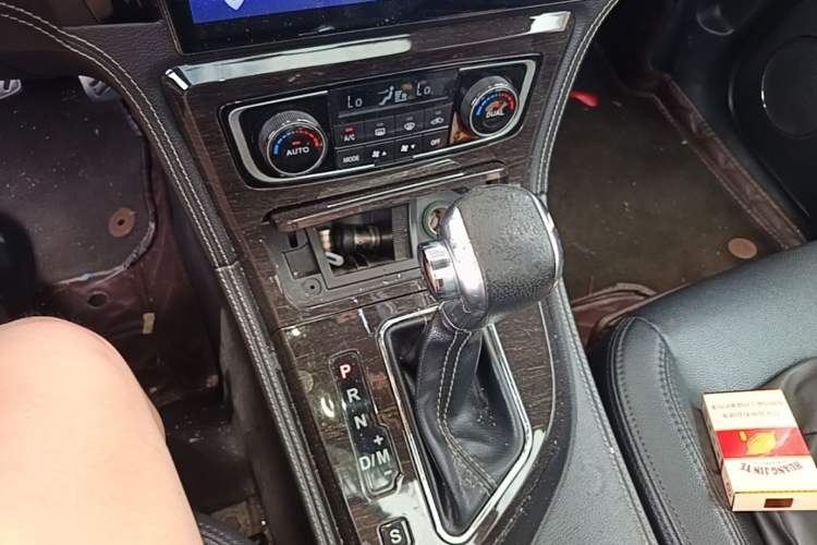 Used Zotye T600 2015 2.0T DCT Prestige Edition Gear Lever