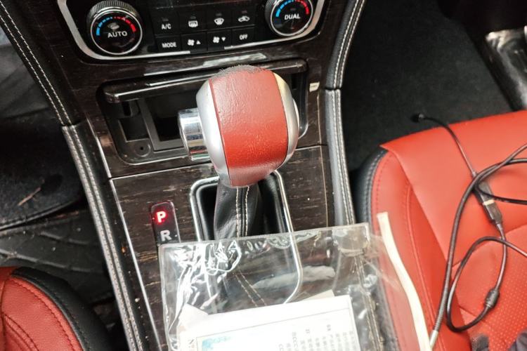 Used Zotye T600 2015 2.0T DCT Prestige Edition Gear Lever