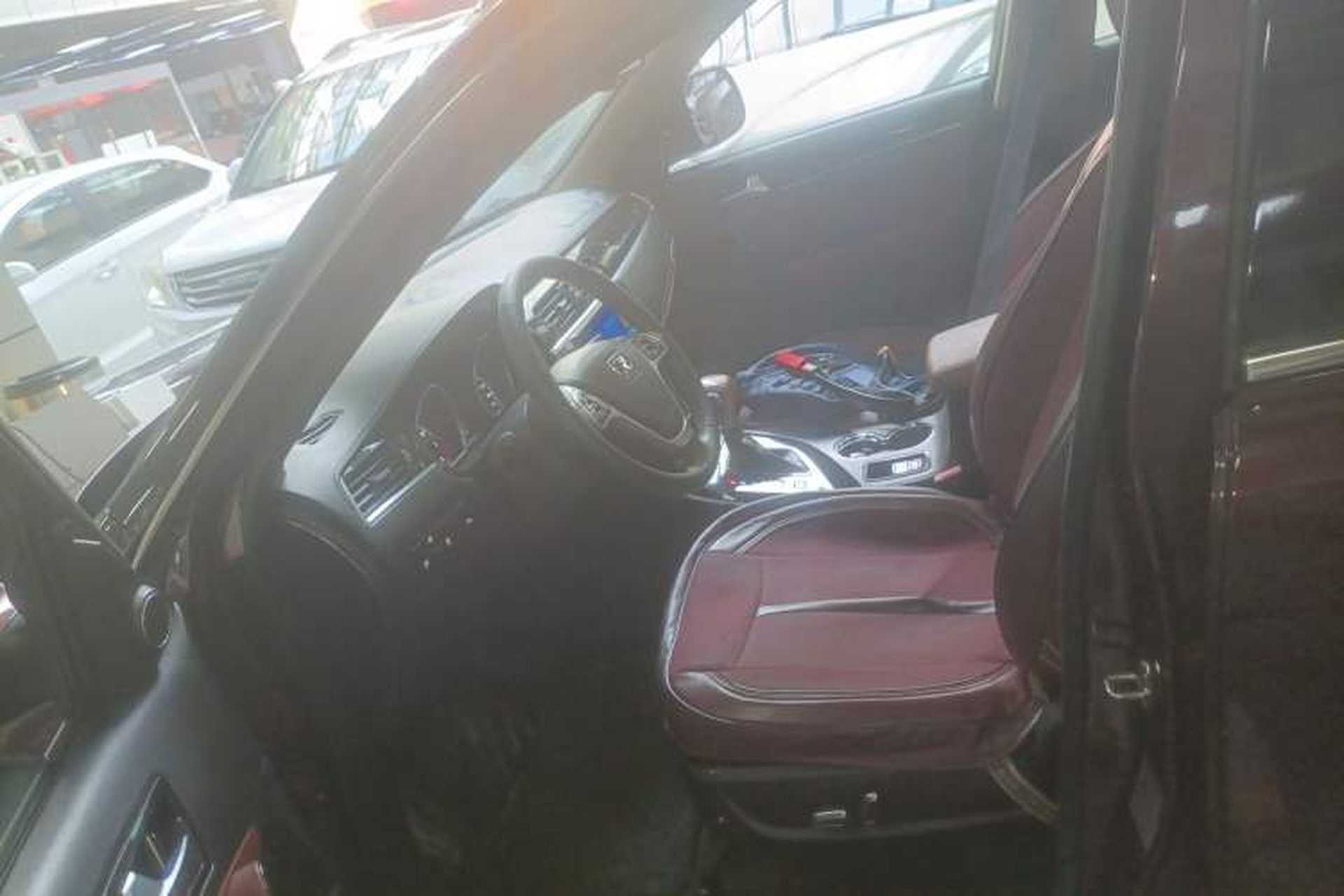 Used Zotye T600 2015 2.0T DCT Prestige Edition Left Front Seat