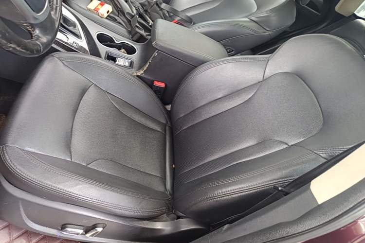 Used Zotye T600 2015 2.0T DCT Prestige Edition Left Front Seat