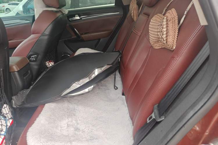 Used Zotye T600 2015 2.0T DCT Prestige Edition Left Rear Seat