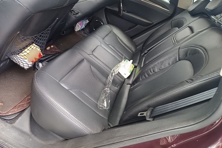 Used Zotye T600 2015 2.0T DCT Prestige Edition Left Rear Seat