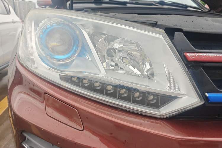 Used Zotye T600 2015 2.0T DCT Prestige Edition Right Front Headlight