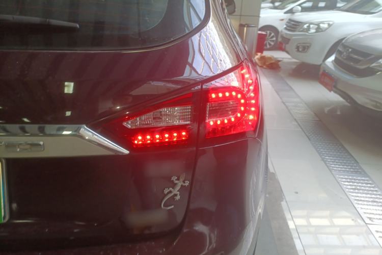 Used Zotye T600 2015 2.0T DCT Prestige Edition Right Rear Taillight
