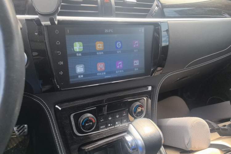 Used Zotye T600 2015 2.0T DCT Prestige Edition Audio And AC Panel