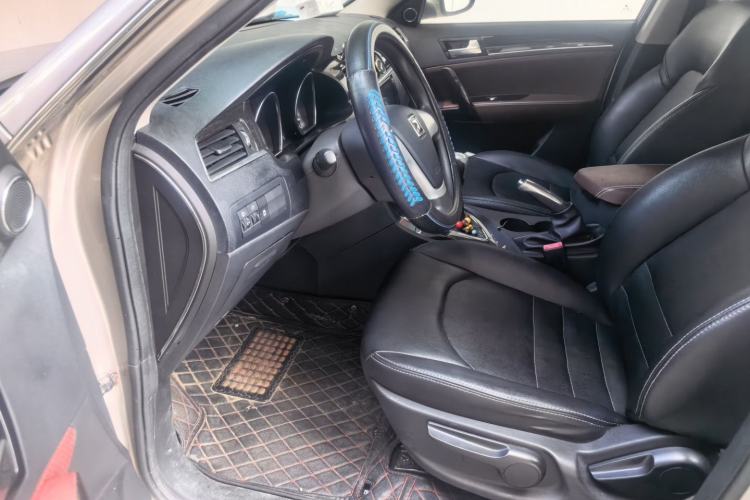 Used Zotye T600 2015 Family Edition 2.0T Manual Elite Version Driver Seat