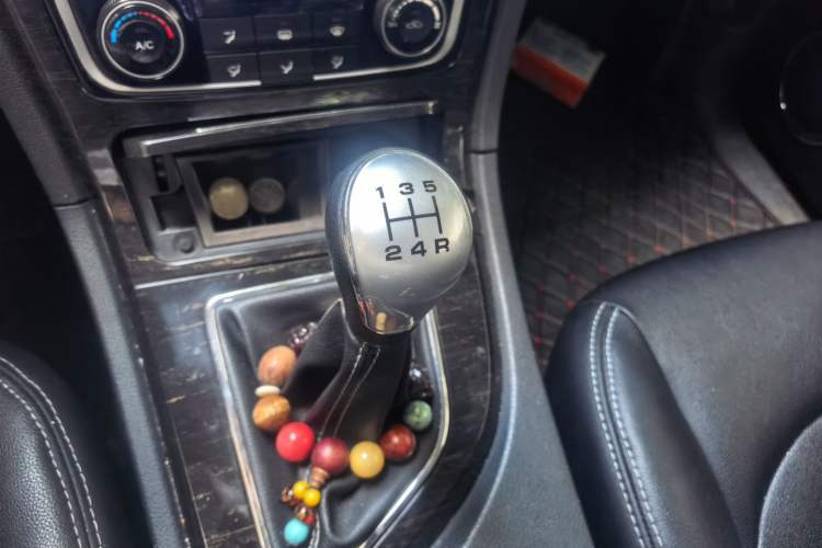 Used Zotye T600 2015 Family Edition 2.0T Manual Elite Version Gear Lever