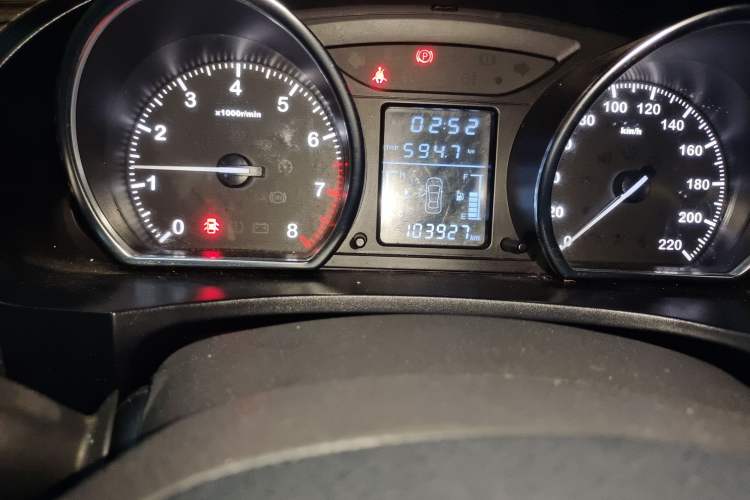 Used Zotye T600 2015 1.5T Manual Elite Model Odometer Close Up