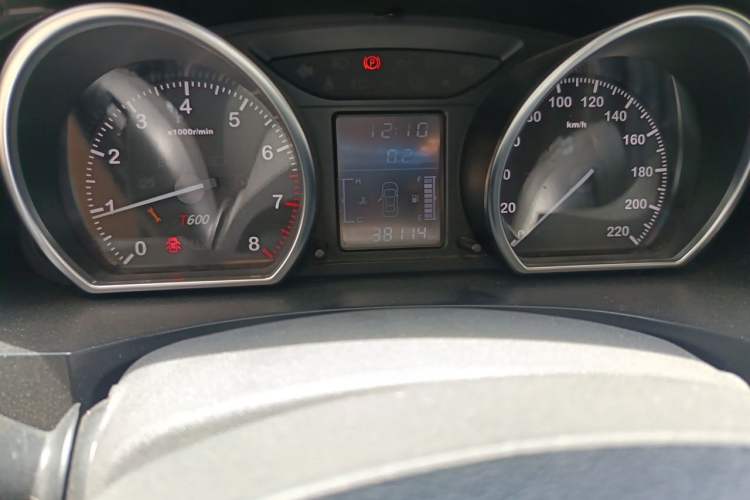 Used Zotye T600 2015 1.5T Manual Luxury Model Odometer Close Up