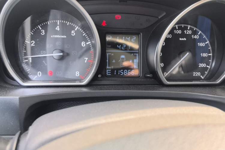 Used Zotye T600 2015 2.0T DCT Prestige Edition Odometer Close Up