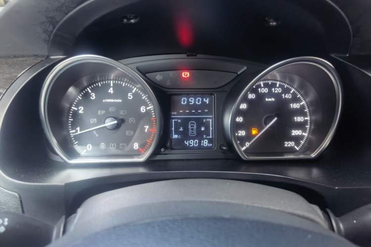 Used Zotye T600 2015 Family Edition 2.0T Manual Elite Version Odometer Close Up