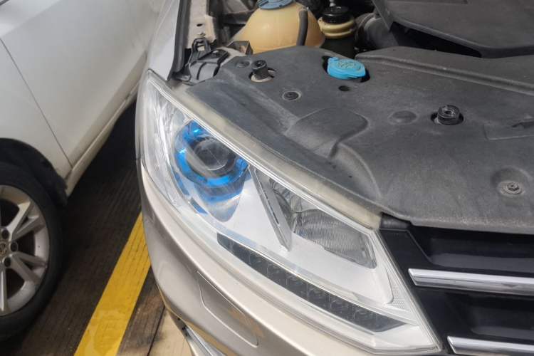 Used Zotye T600 2015 2.0T DCT Prestige Edition Right Front Headlight