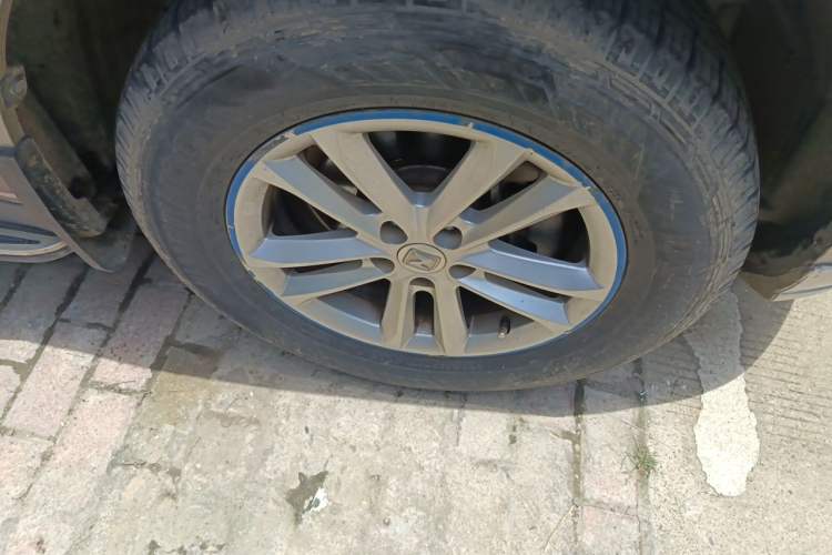 Used Zotye T600 2015 1.5T Manual Luxury Model Right Front Wheel Hub