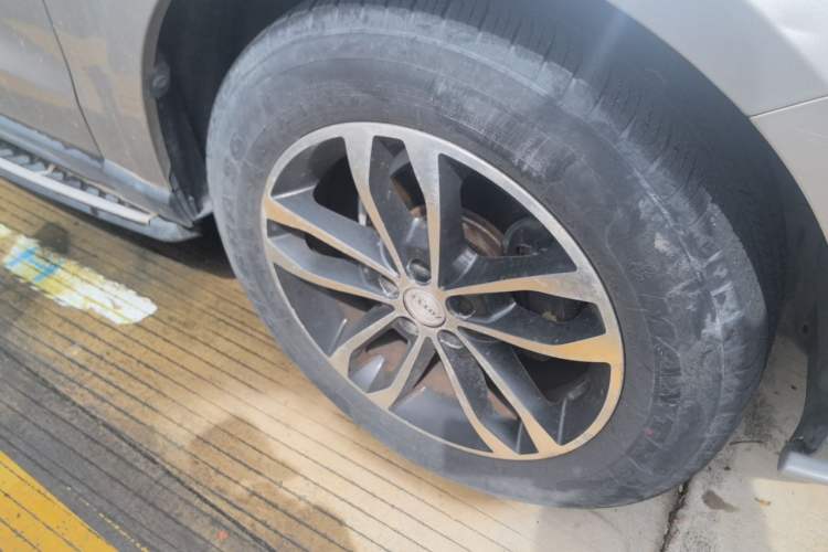 Used Zotye T600 2015 2.0T DCT Prestige Edition Right Front Wheel Hub