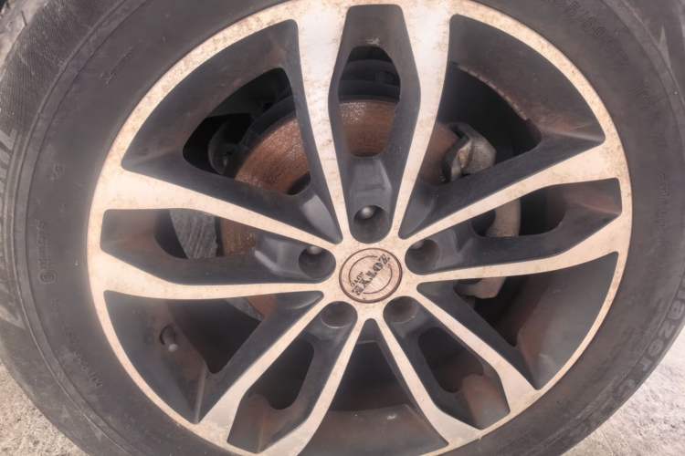 Used Zotye T600 2015 Family Edition 2.0T Manual Elite Version Right Front Wheel Hub