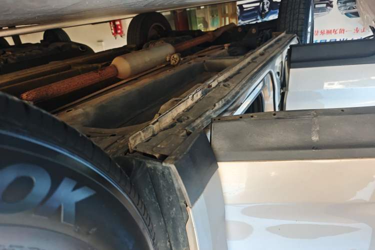 Used Zotye T600 2015 1.5T Manual Luxury Model Right Side Sill