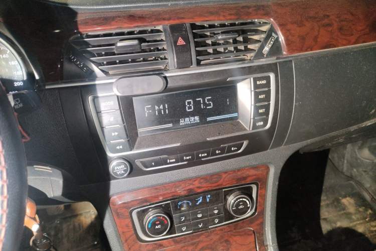 Used Zotye T600 2015 1.5T Manual Elite Model Audio And AC Panel