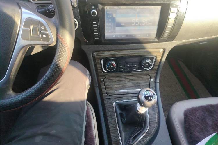 Used Zotye T600 2015 1.5T Manual Luxury Model Audio And AC Panel